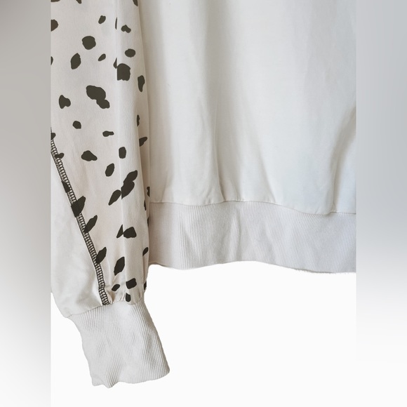 ACOA Spotted Sleeve Sweater - Picture 2 of 4